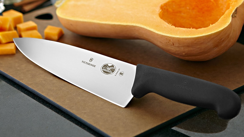 Cuchillo de Chef Victorinox de 8" | $29 | Amazon